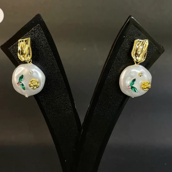 S925 Sterling Silver, Gold Plated, Baroque Flower Garden Pearl Earrings. New. - Picture 4 of 8
